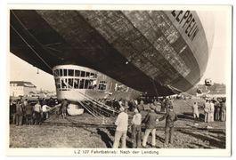 Fotografie Zeppelin LZ 127 nach der Land