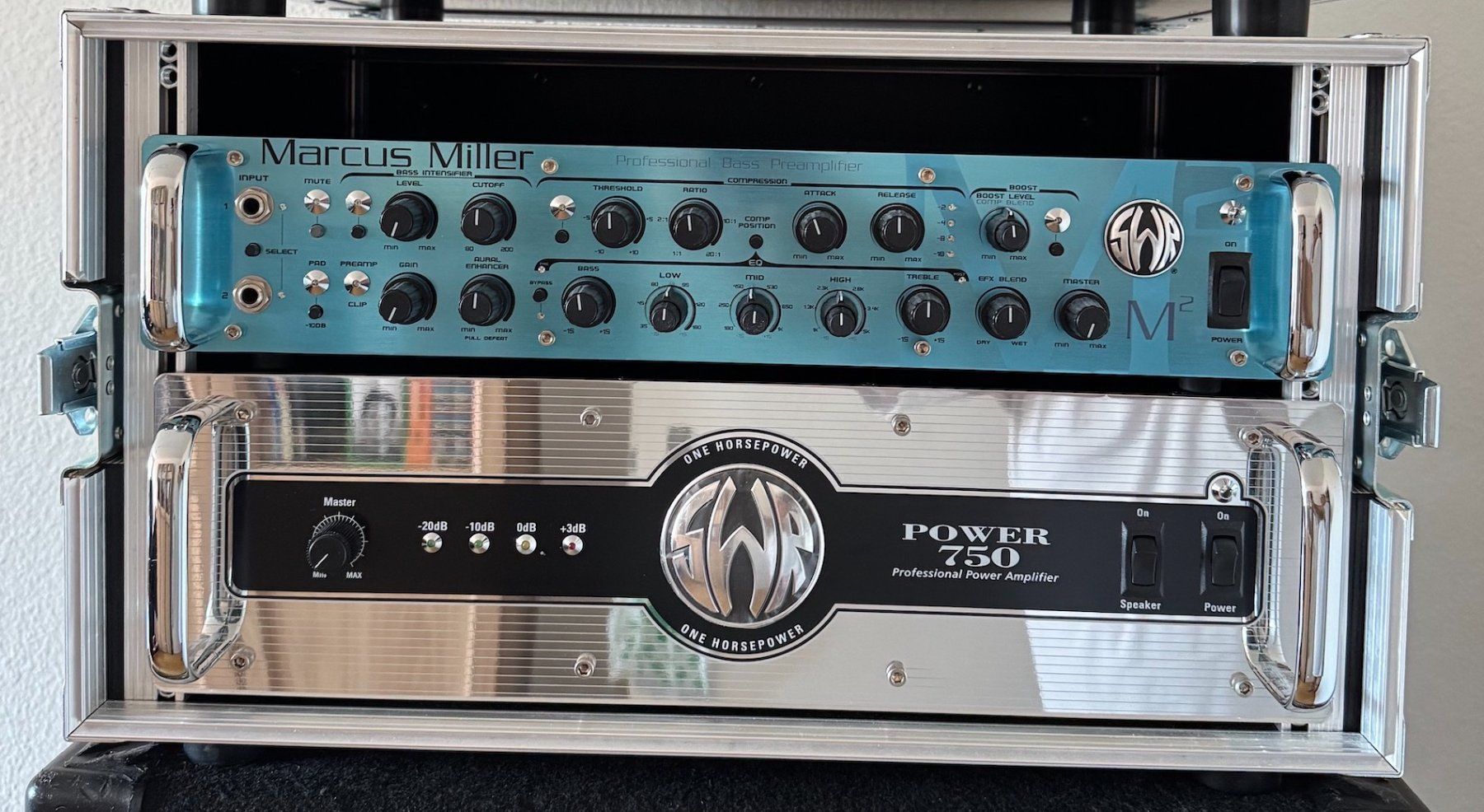 SWR Bass Power 750 W inkl. Pedalboard und 2 SWR Bass Boxen (Neu (gemäss ...