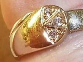Ringe: Damenring mit drei schönen Steinen – Gebraucht aus Unterägeri von Altgoldschmuck 3