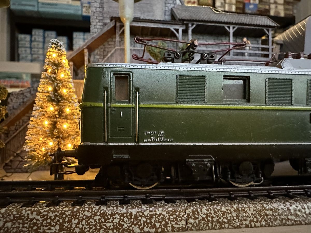 Märklin Modelleisenbahnen: Märklin 3036 ÖBB BR 1141 – Gebraucht aus Lupsingen von New-Haven 1