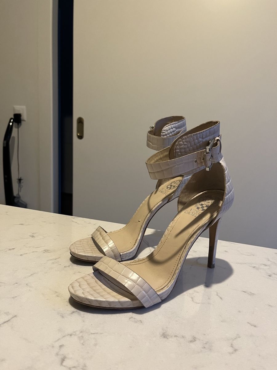Scarpe da donna: Vince Camuto Beige Heels, size 8.5 US – Usato da Mies venduto da nic_yk5d