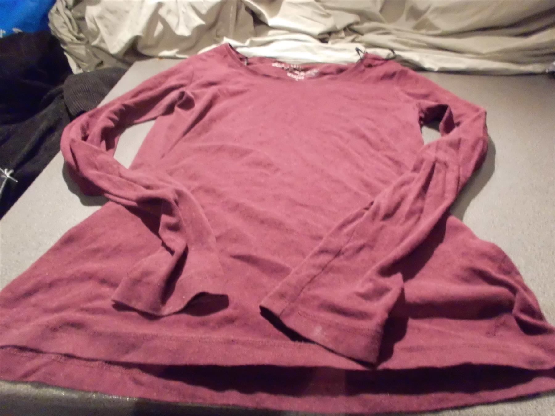 H&M Pulls & Sweat-shirts: Pullover Grösse M, H&M, Himbeerrot – D'occasion à Zürich par Motzkuh
