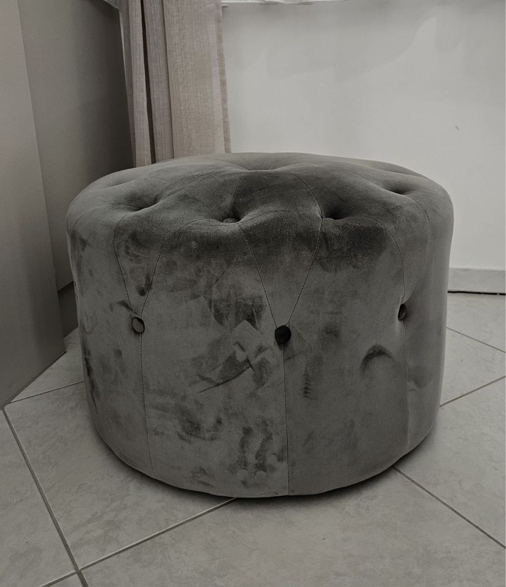 Sgabelli: Hocker samt grau – Usato da Steinmaur venduto da Kiki_m240