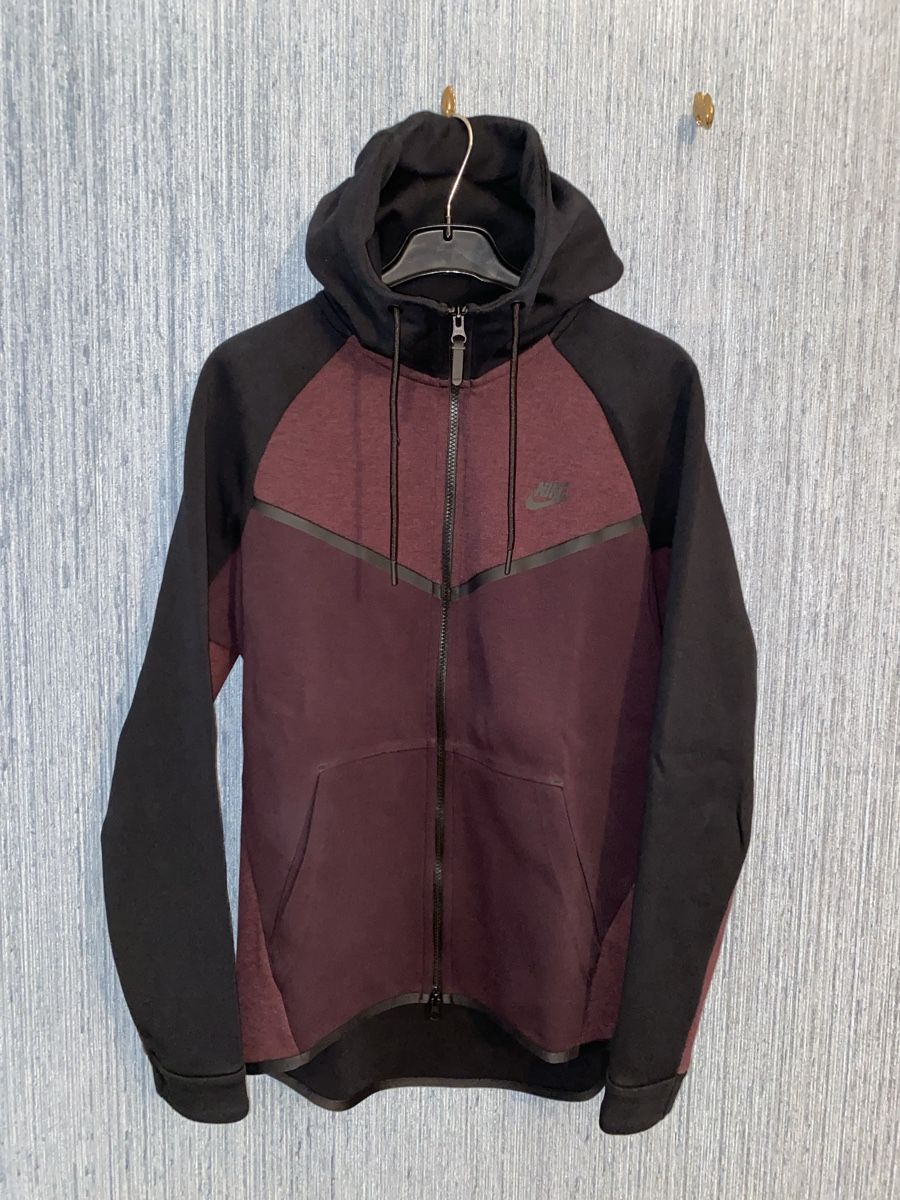 Nike Tops: Nike - Sweat à capuche T. M – Neu (gemäss Beschreibung) aus Genève von TheMattiBoutique 1