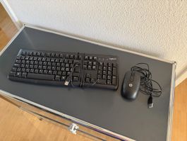 Logitech Tastatur (CH-Layout) und HP Maus, USB, schwarz