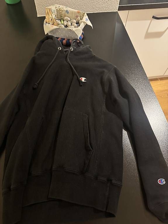 Pullover & Sweatshirts: Champion Hoodie – Gebraucht aus St. Gallen von rechsteinersell
