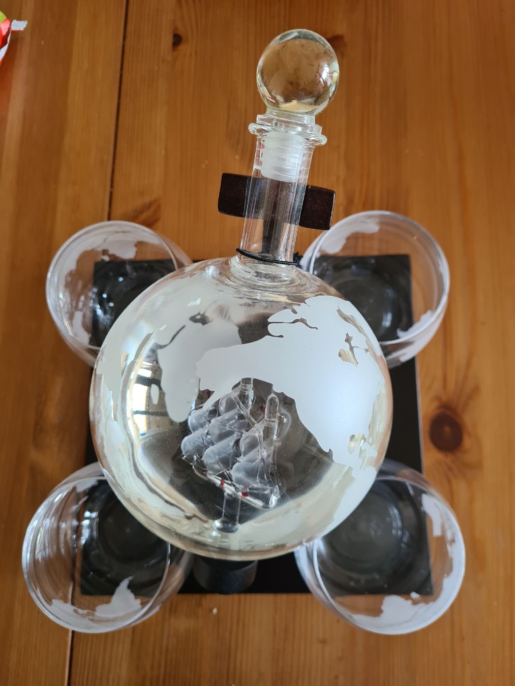 Bevande alcoliche: Hendrick's Gin Globus – Usato da Horw venduto da Mirii91