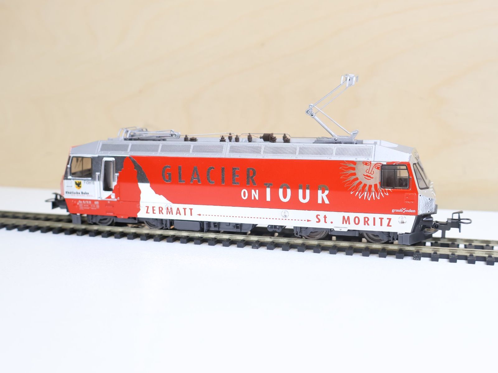 Bemo Modellini di ferrovie: Bemo E-Lok Ge 4/4 III Glacier RhB H0 AC - Digital – Usato da Winterthur venduto da Monstera