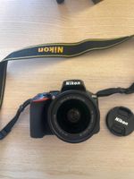 Nikon D5600 Komplettset – 2 Objektive, Stativ, Tasche & OVP
