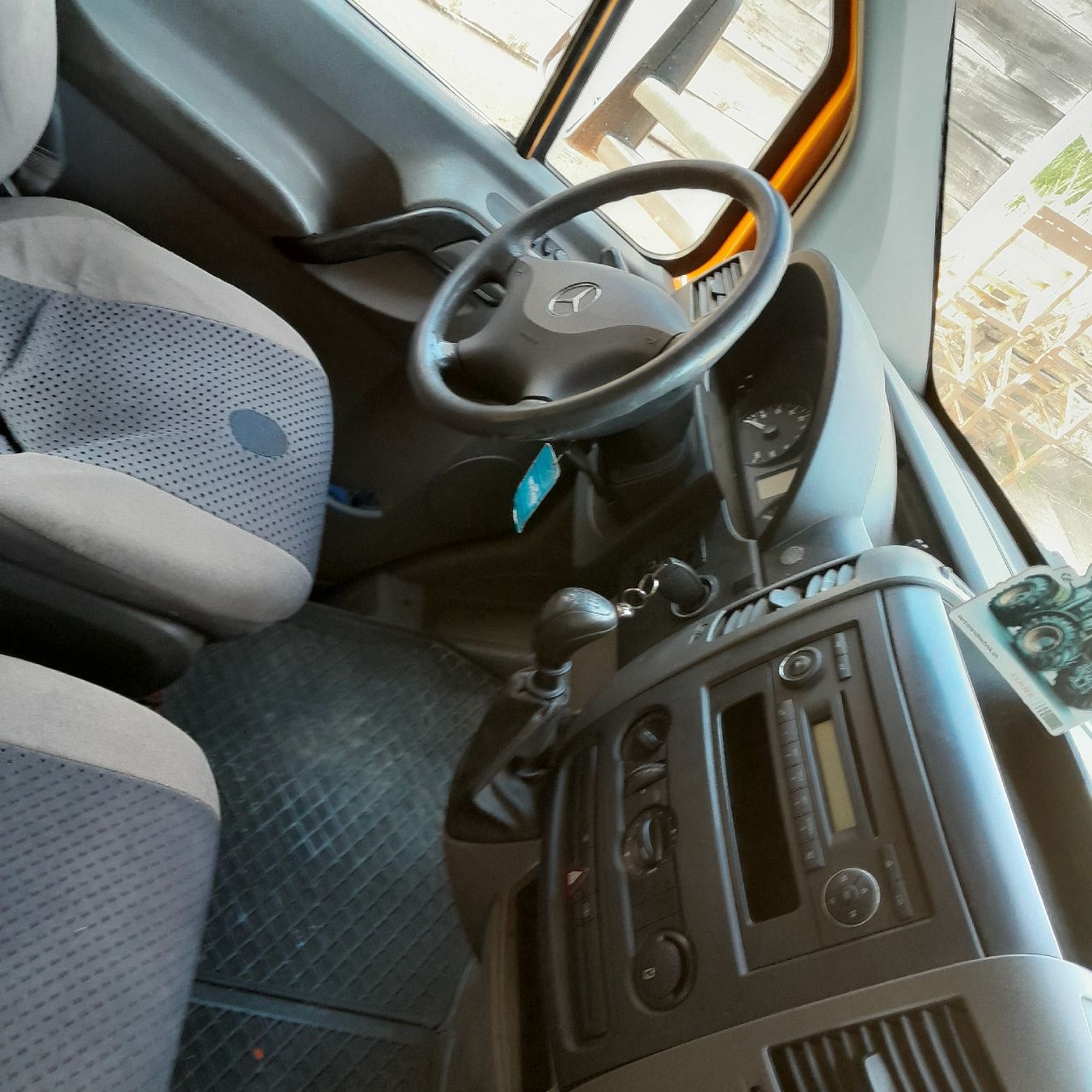 Veicoli commerciali: Mercedes Sprinter orange guter Zustand – Usato da Hombrechtikon venduto da puenti01 7