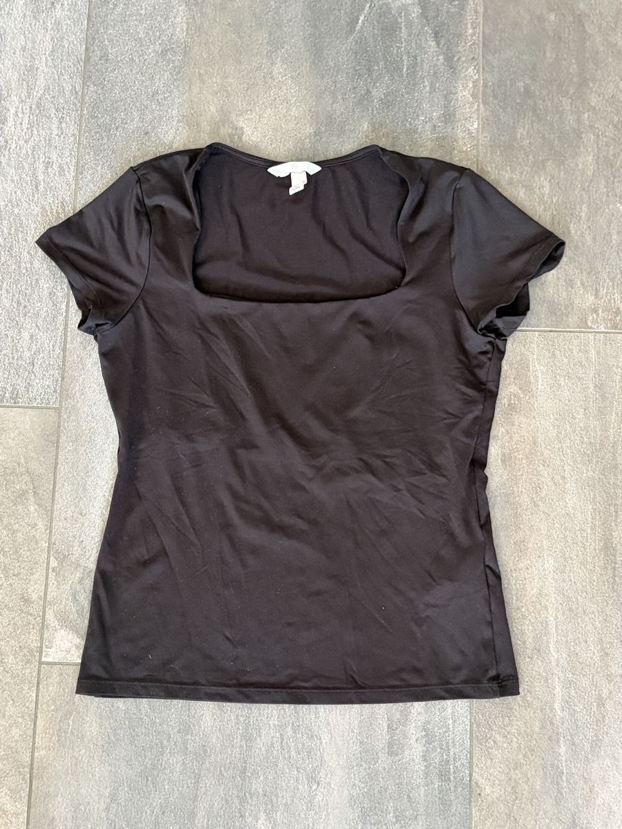 H&M T-shirts: 2 H&M Oberteile, Grösse S – D'occasion à Wängi par rose259 6