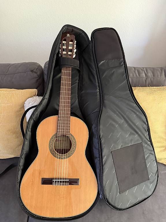 Instruments de musique: Alhambra Gitarre mit Zubehör – D'occasion à Zofingen par NM3