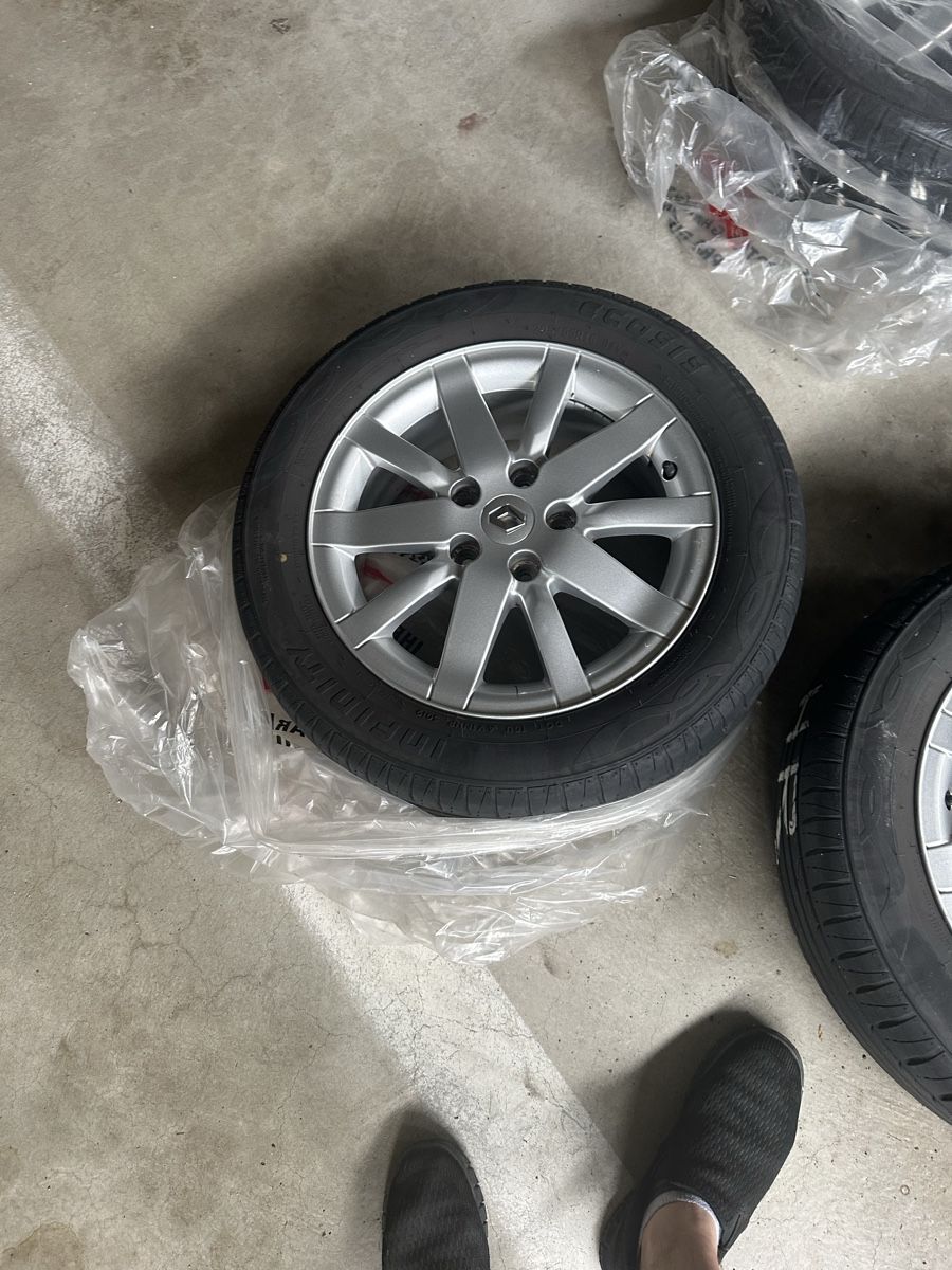 Renault Cerchioni: Autoreifen mit Felgen – Usato da Zeiningen venduto da GujerD 3