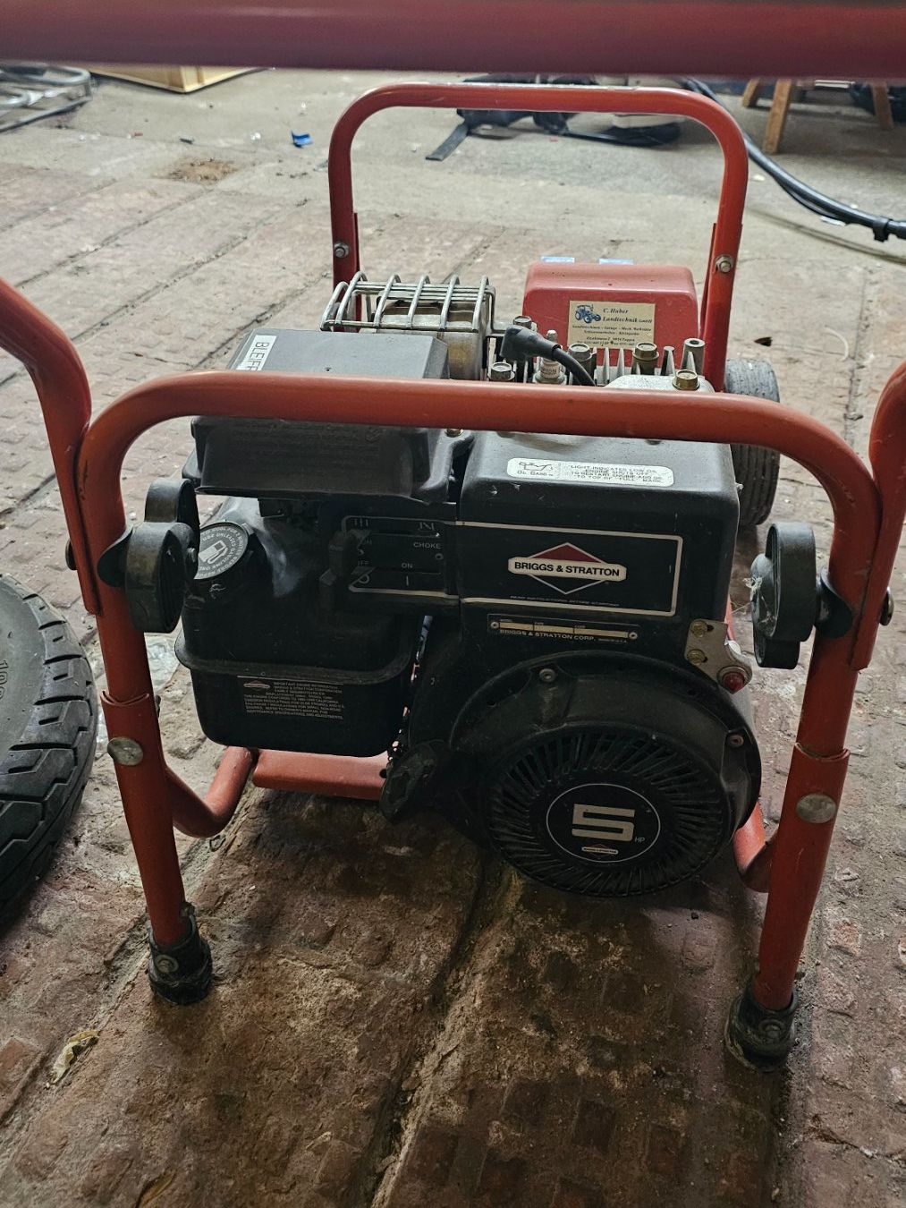 Stromgeneratoren: Notstrom Generator 2,1KW ab 1.- – Gebraucht aus Dorf von Miner-supply 1