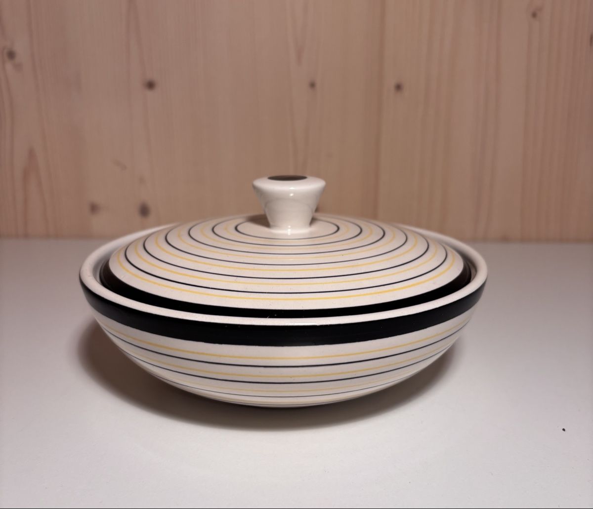Rössler Ciotole: Rössler Schale mit Deckel, Linien-Design, 50er – Nuovo (secondo la descrizione) da Heiden venduto da BillyS