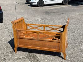 Kinderbett Holz, Biedermeier, antik, zerlegbar.