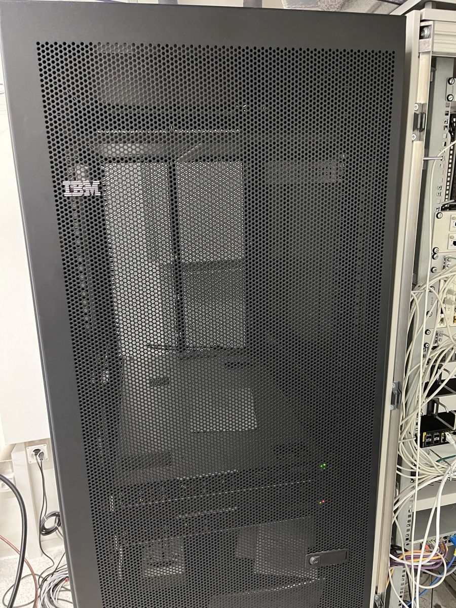IBM Racks & Ständer: IBM Server Rack – Gebraucht aus Nürensdorf von