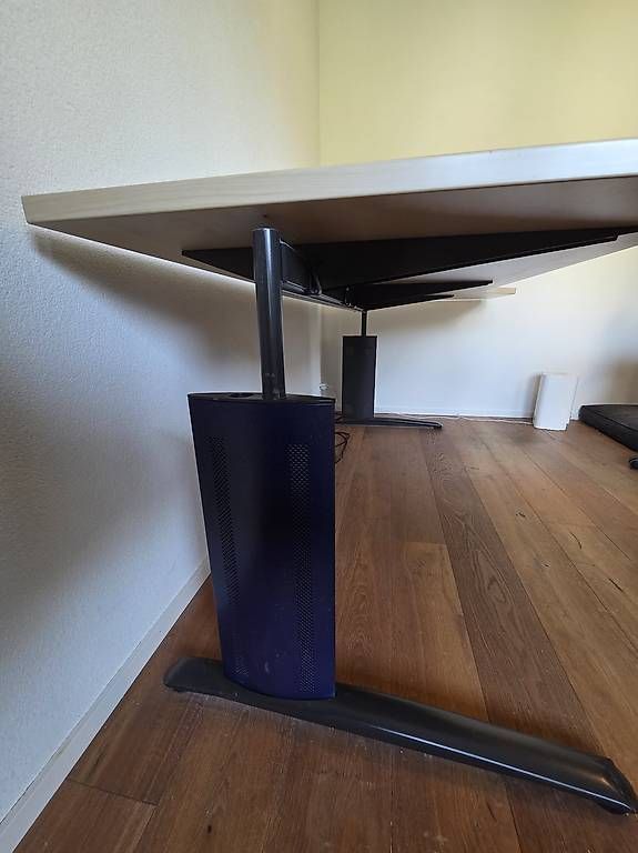 Scrivanie: Massiver Schreibtisch – Usato da Liestal venduto da skrumm 2