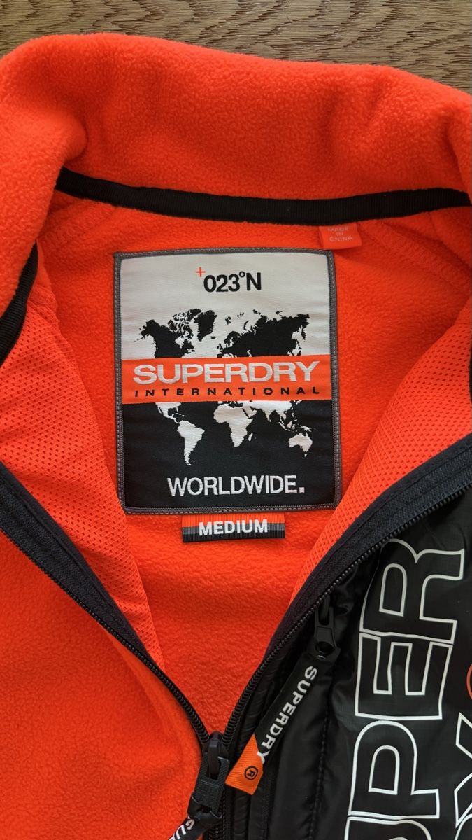 Superdry Pullover & Sweatshirts: Superdry Pullover orange size M + 2 shirts – Gebraucht aus Boswil von hey.itsme 3