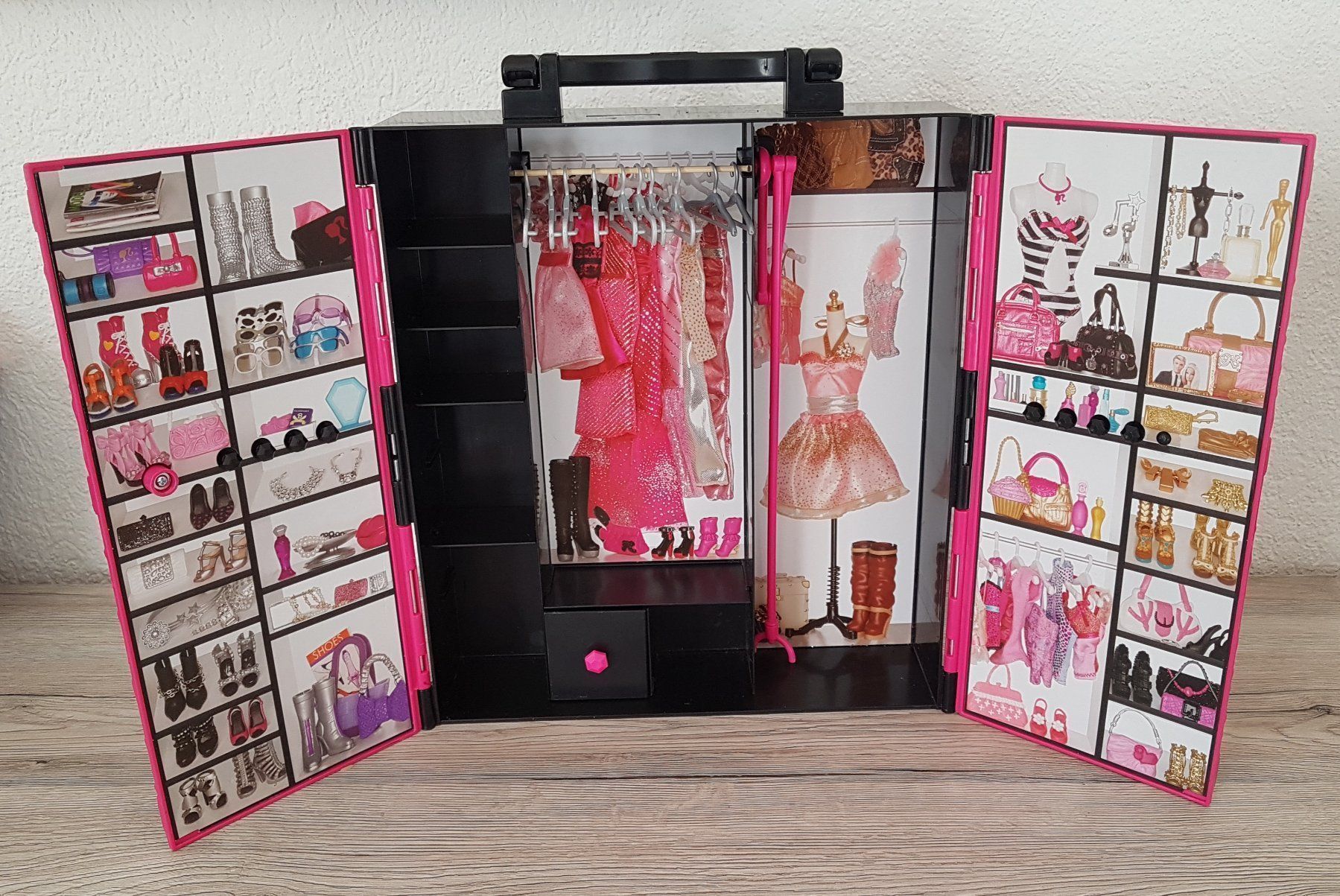 Giocattoli: Armoire Barbie – Usato da Couvet venduto da Pioune