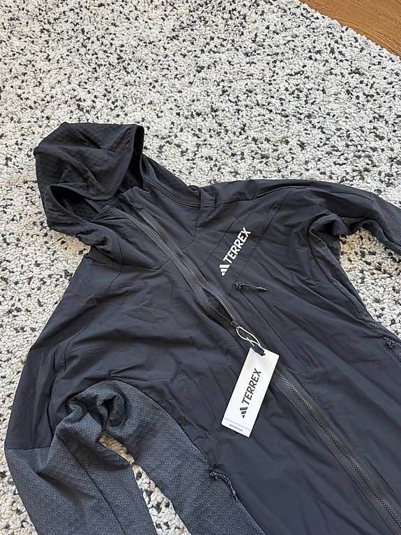 Giacche: adidas Terrex Techrock Hooded Wind Fleece Jacket – Usato da Wädenswil venduto da Valentinooo28 1