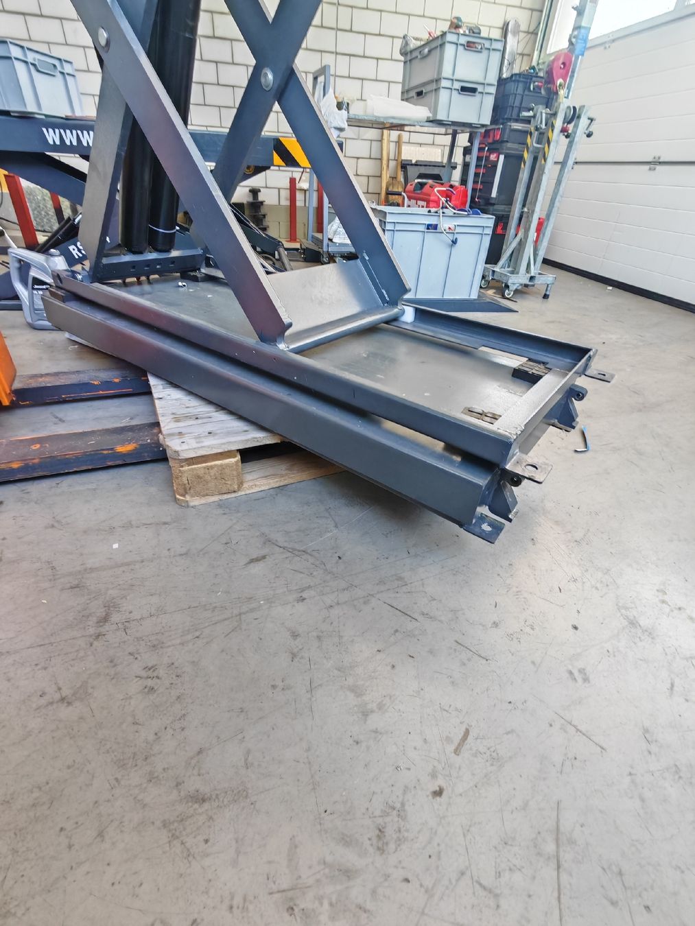 Hebebühne & Wagenheber: Hebebühne. Autolift. Autohebebühne. – Gebraucht aus Oberrüti von Heidelbeeri 1