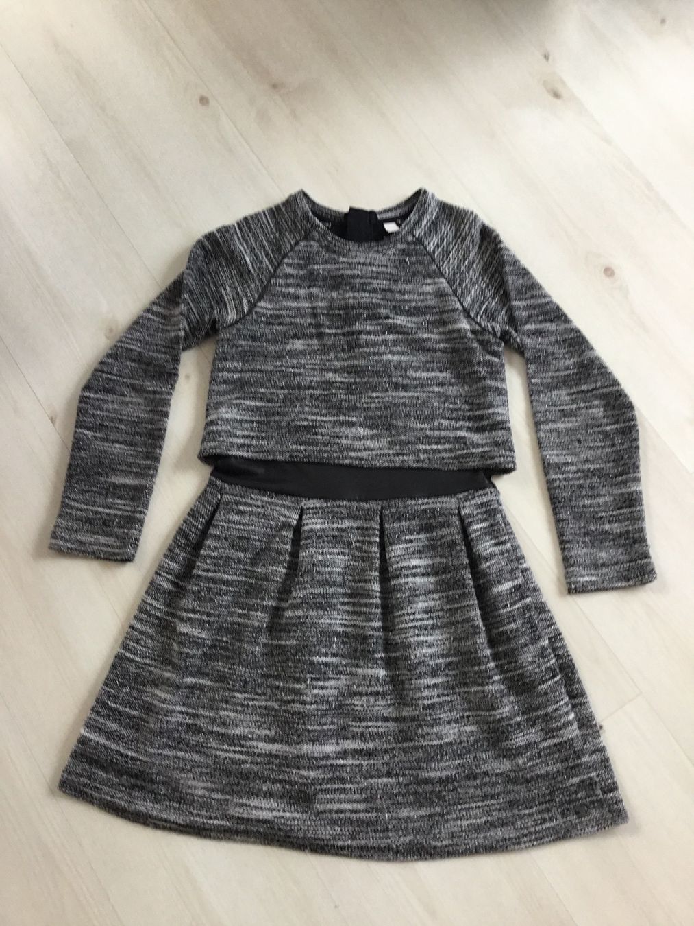 Esprit Vestiti & Gonne: Esprit Glitzerkleid, 140/146 – Usato da Oberhof venduto da Hibrzel