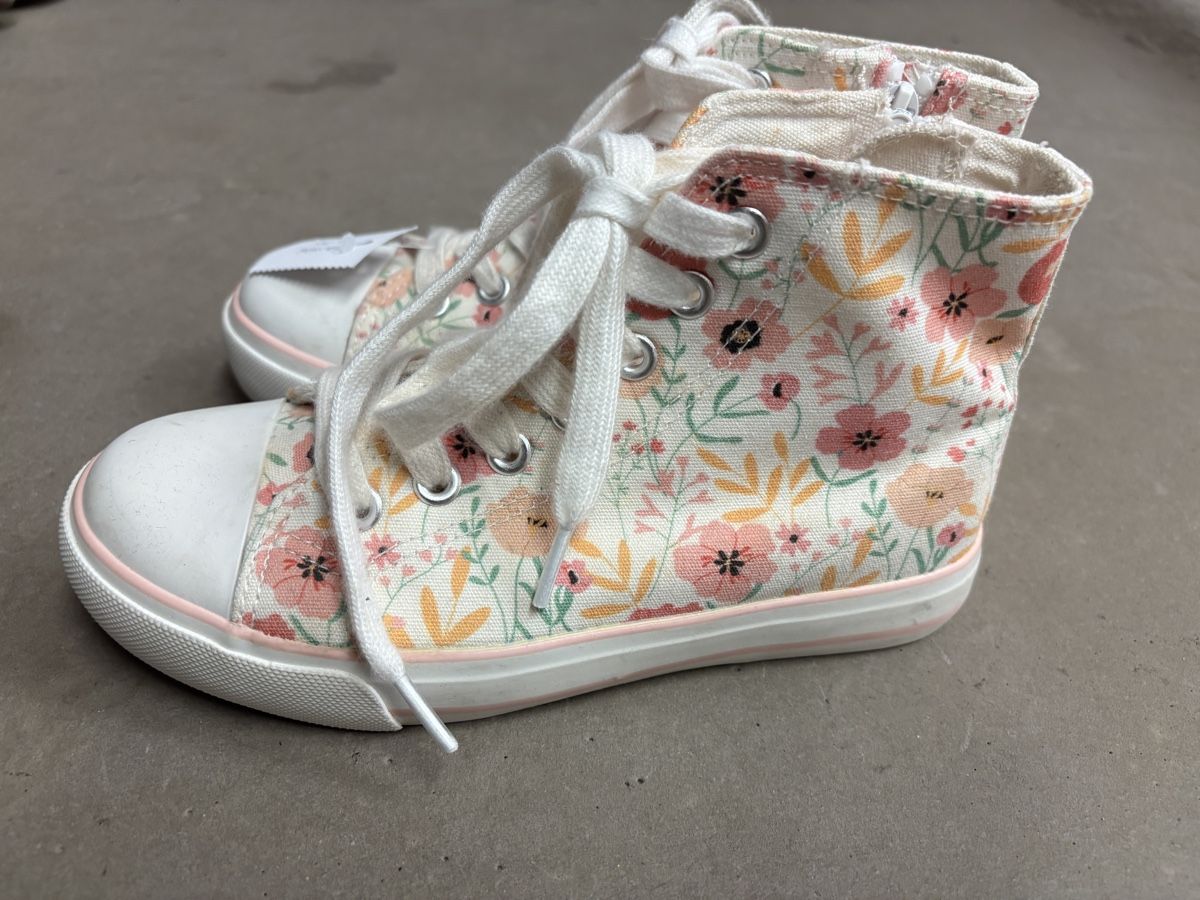 Friboo Schuhe für Mädchen: Friboo Sneaker Mädels, Grösse 32 – Gebraucht aus Büren an der Aare von Nikito2001