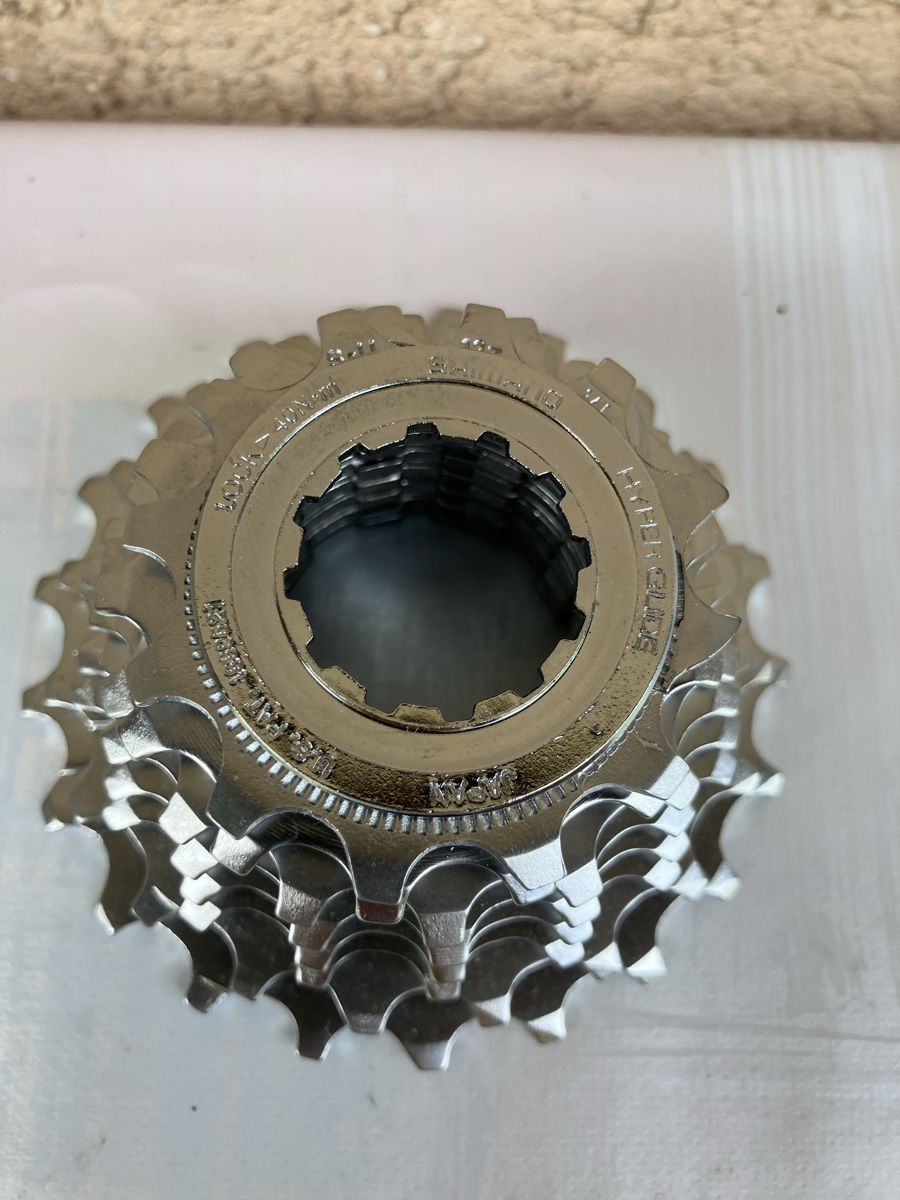 Cassette N.O.S SHIMANO HG70 8v 13/23 (Ref 343) à 37,00