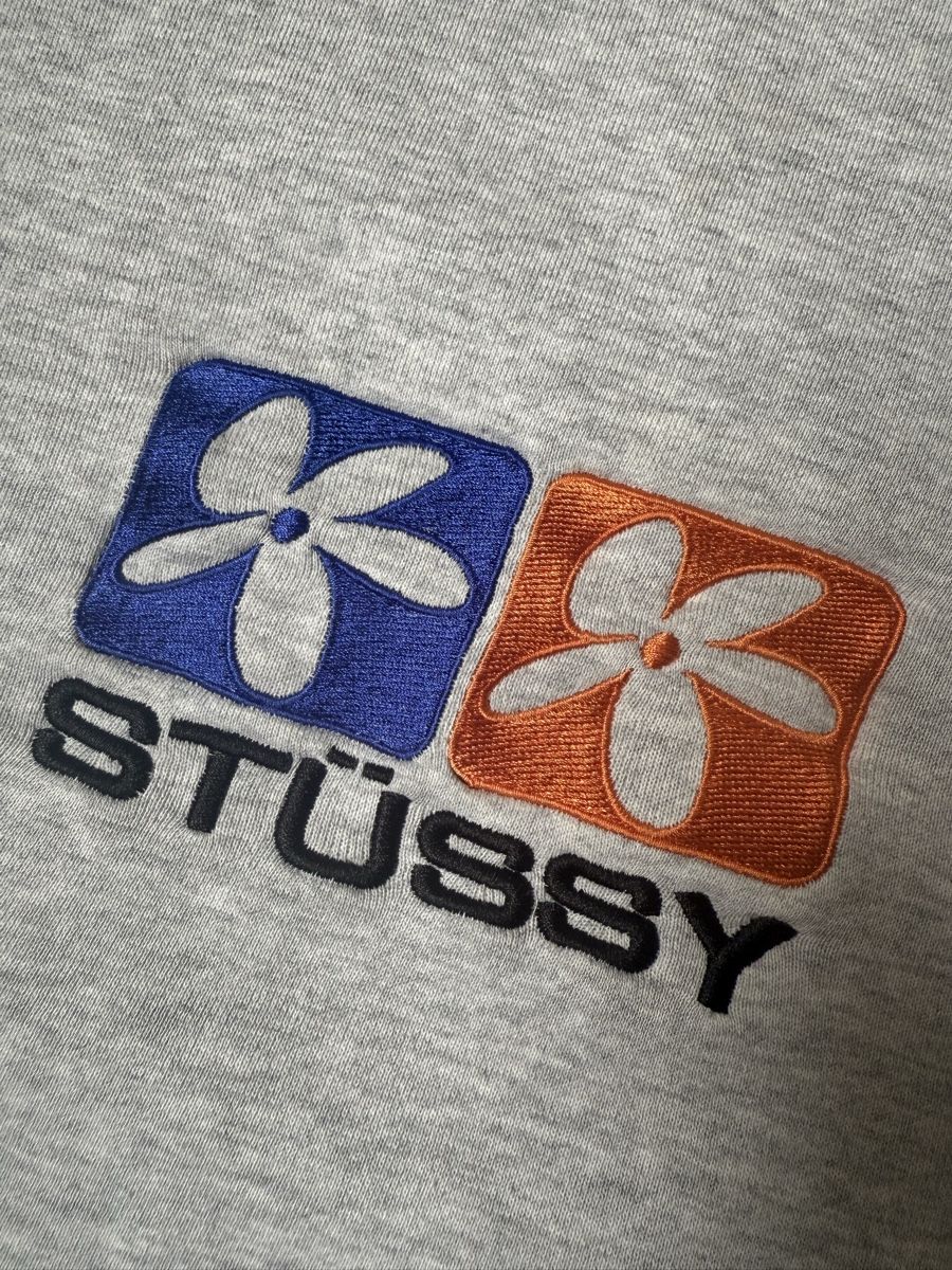 Stüssy Maglioni & Felpe: STÜSSY FLOWER SQUARE BESTICKTER CREWNECK – Usato da Zürich venduto da Mai.rast 2