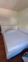 Doppelbett weiss Kunstleder mit Lattenrost guter Zustand