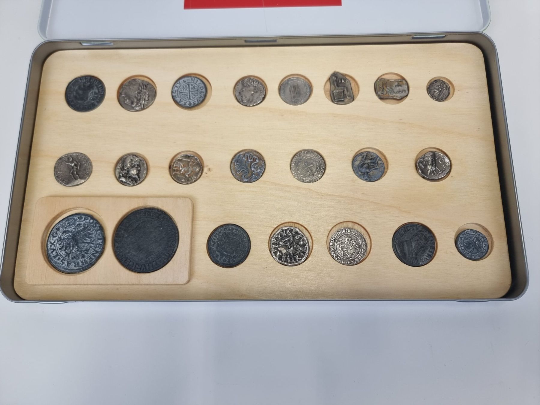 Tutti le monete: Kleine Münzensammlung, Replica – Usato da Urtenen-Schönbühl venduto da Restwert_Schoenbuehl