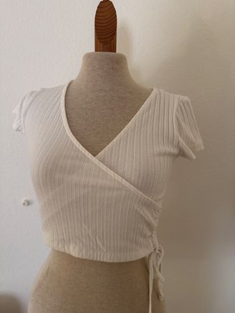 Weisses Sommer Top mit Wickeloptik, Grösse M