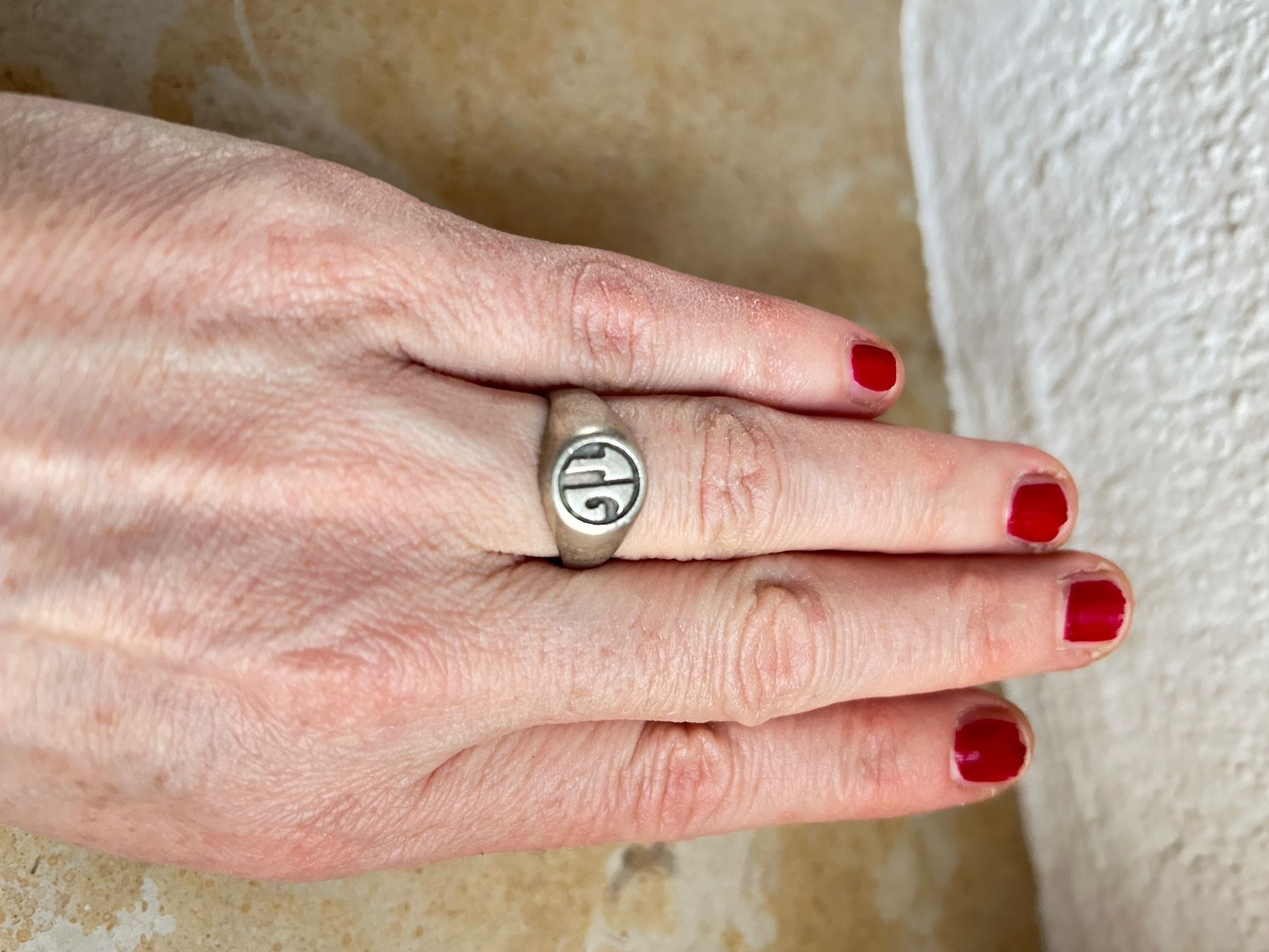 Anelli: Silberring Siegelring mit Gravur "TG" Gr. 55 – Usato da Laufen venduto da Bellebellezza 2
