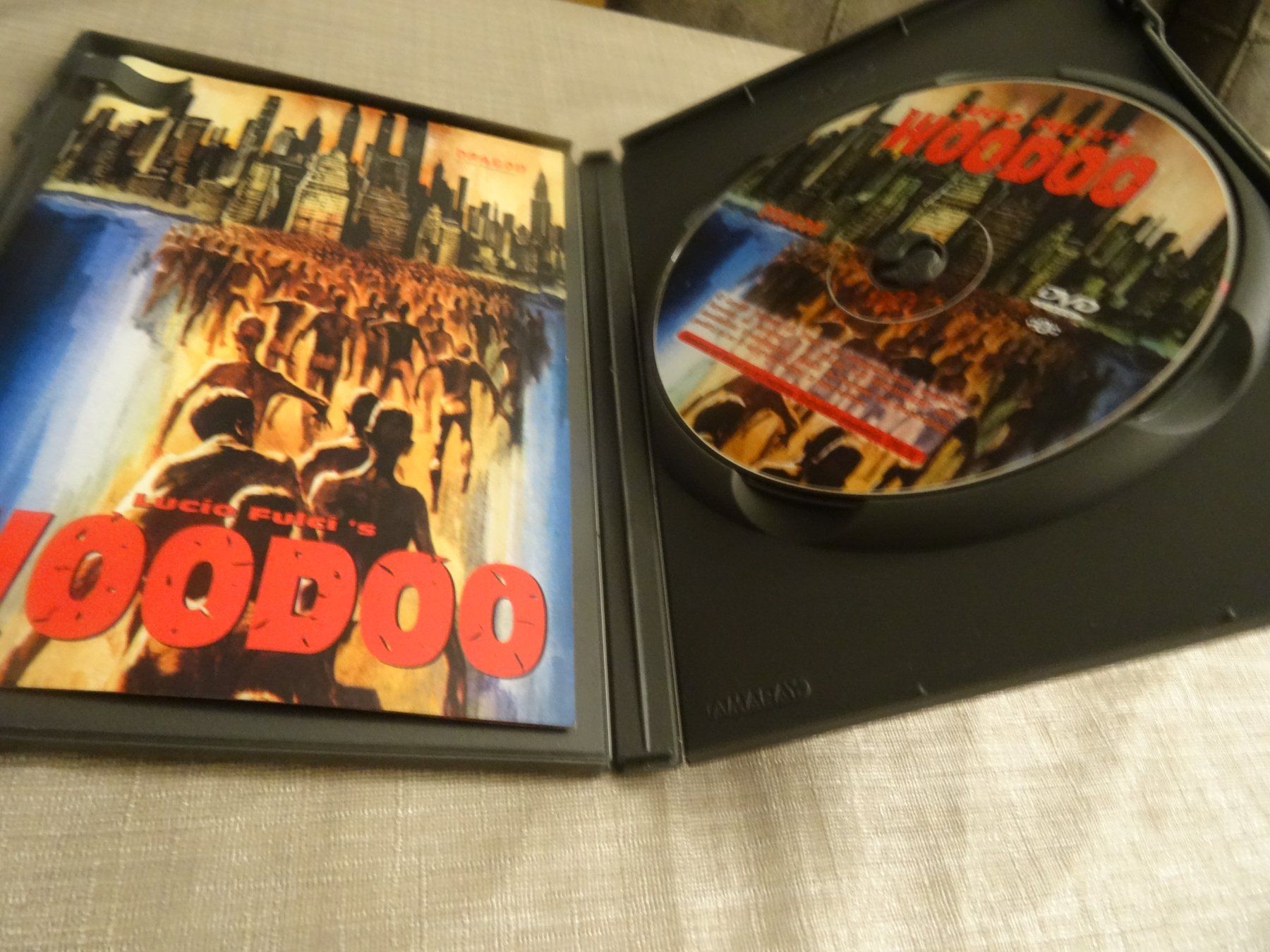Tutti i DVDs: Voodoo - Die Schreckensinsel der Zombies - DVD – Usato da Olten venduto da Disc-Verkauf 1