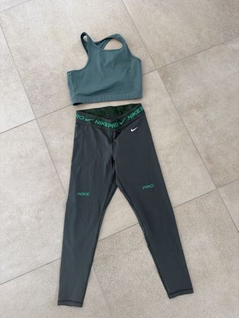 Ensemble sport Nike Pro, haut et legging, état neuf