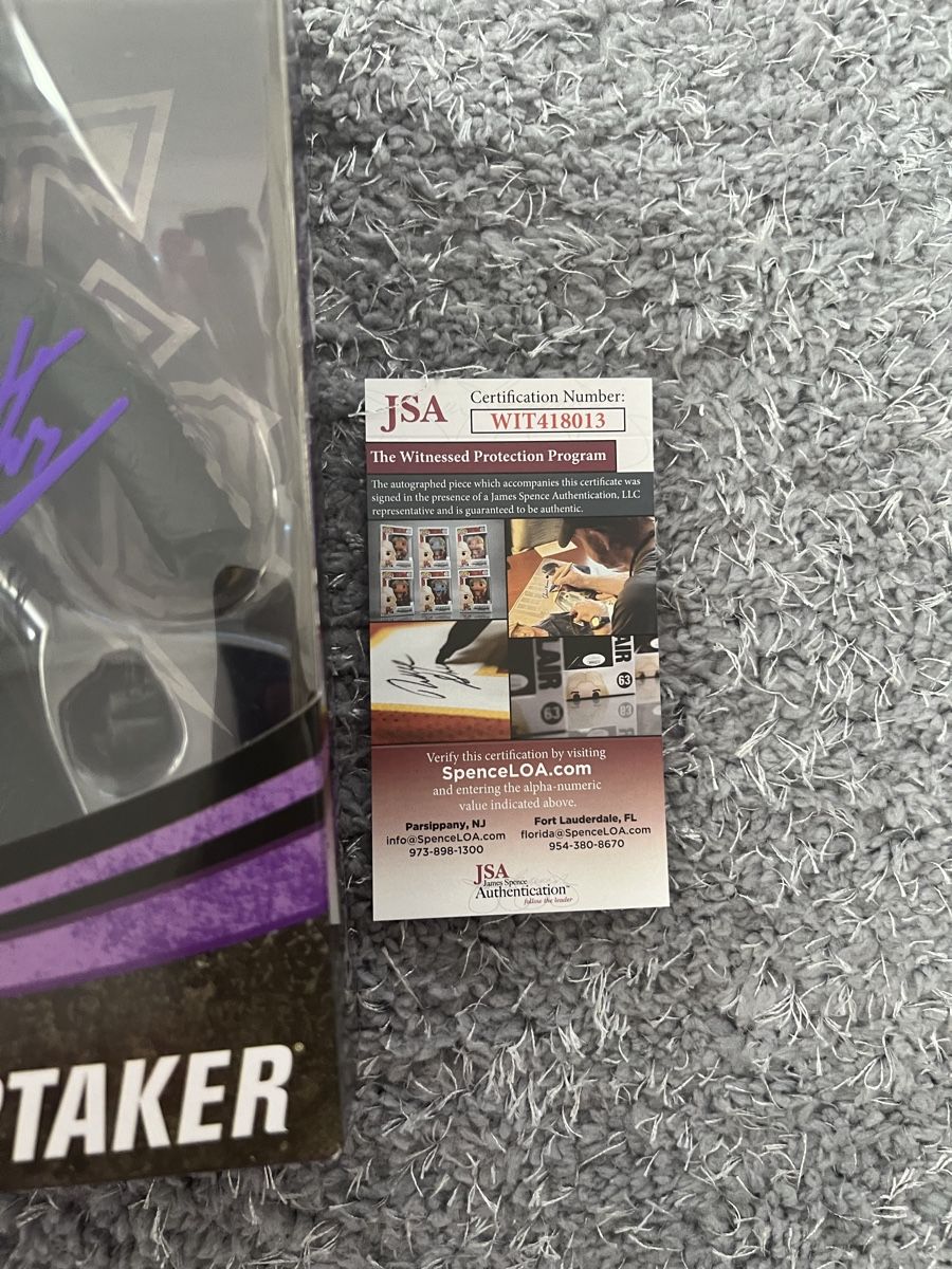 WWE Statuette: WWE Figur The Undertaker Unterschrieben JSA/PSA – Nuovo (secondo la descrizione) da Steinmaur venduto da Florianpoke 2