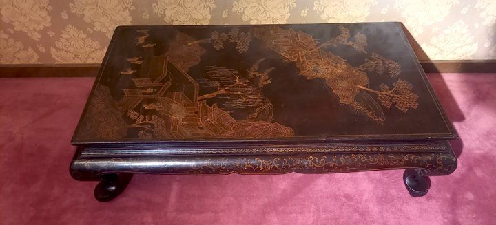 Tavoli: table chinoise laquée (fin 19eme) – Usato da Ponts-de-Martel venduto da Henri-Louis 2