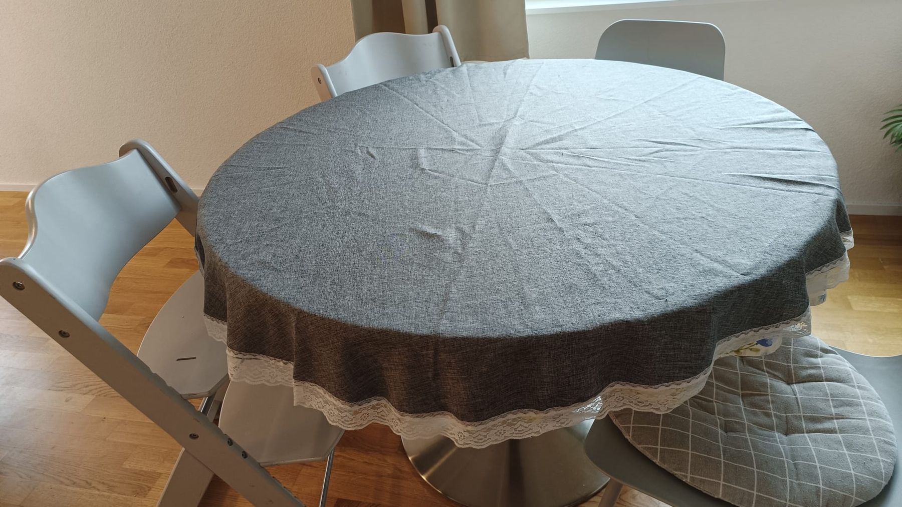 Altra biancheria da tavola: Tischdecke ca. 130cm Durchmesser – Usato da Muri AG venduto da Mupuputs