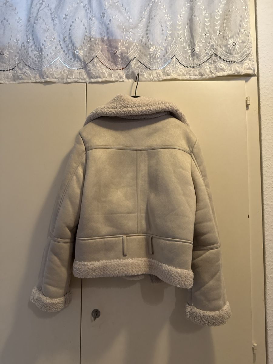 Shein Vestes: Veste moumoute – Neuf (Voir description) à Châtelaine par ant_6rpw 2