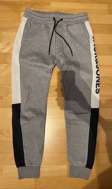 Lotti di vestiti: Trainer Jack & Jones – Usato da Staufen venduto da Shapi