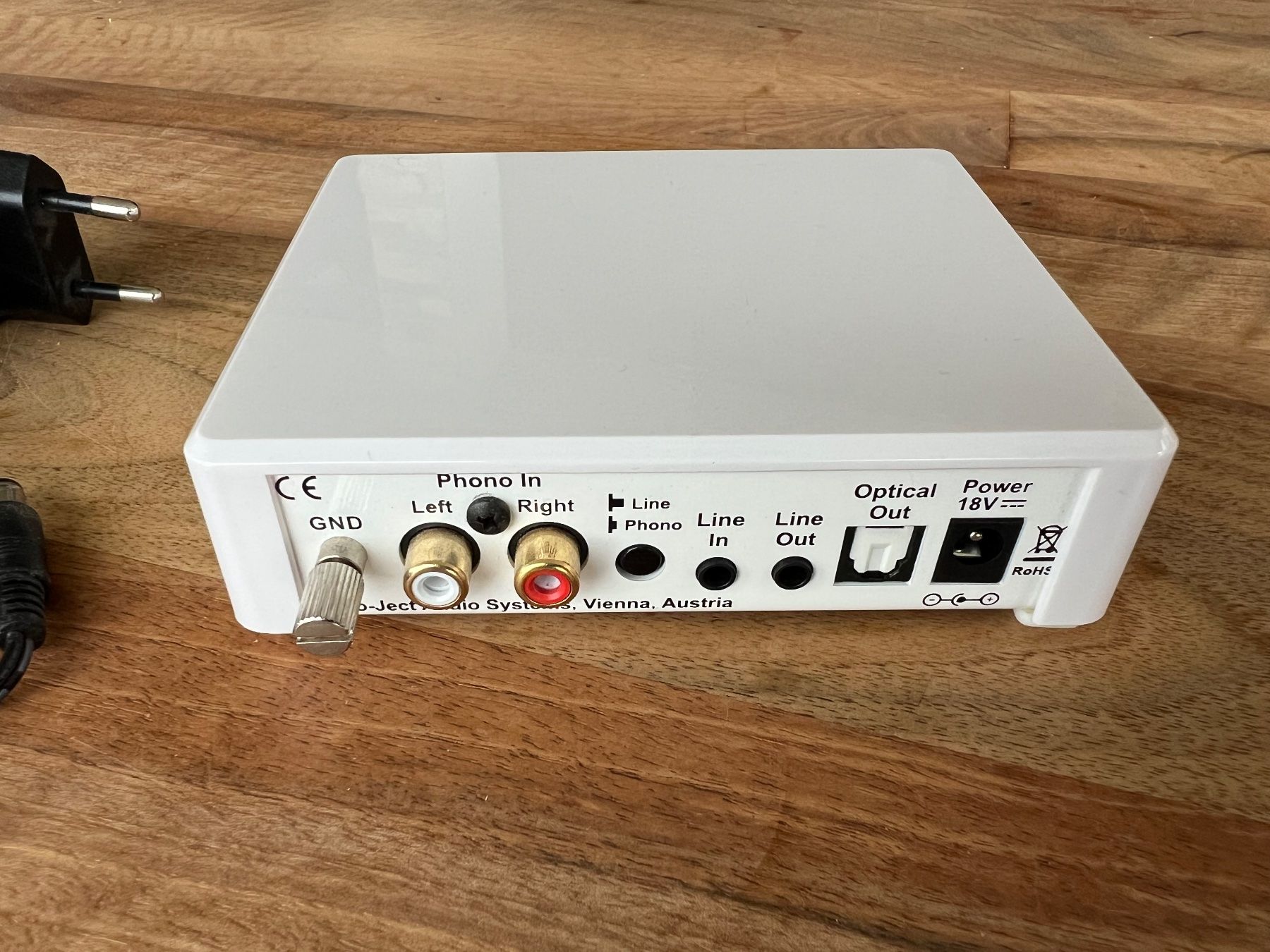 Pro-ject Amplificatori: Pro-Ject Optical Box E Phono Vorverstärker + Netzteil – Usato da Kehrsiten venduto da Schori8 1