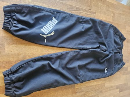 Schwarze Kinder Puma Trainingshose, Top Zustand, Grösse 152!