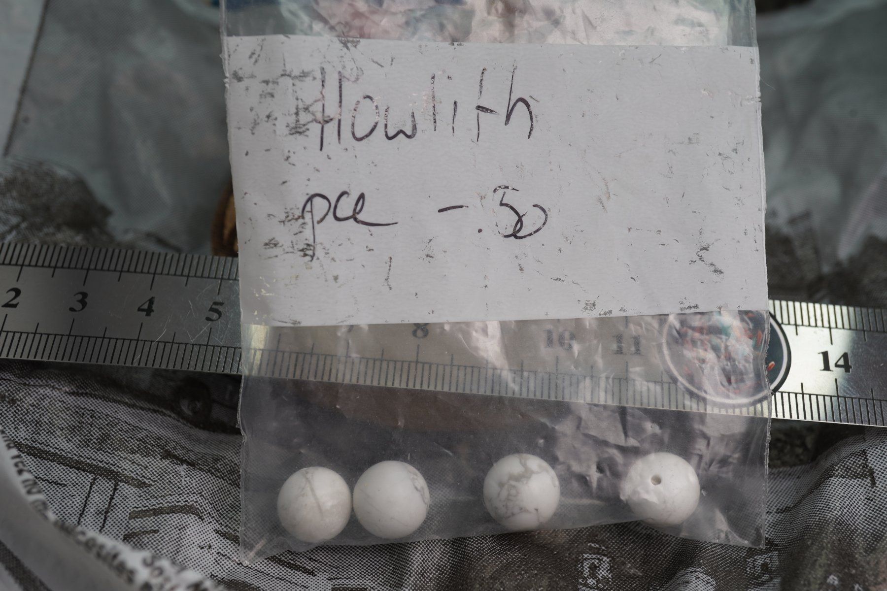 Minerali & Pietre curative: Howlith       Gelocht  Resten   ab  1.-   gratis Versand – Nuovo e nell'imballaggio originale da Eschenbach SG venduto da topstone