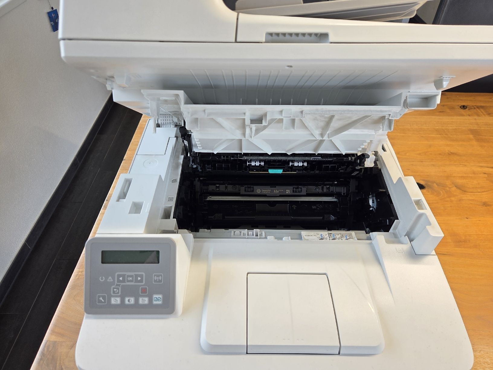 Hewlett Packard Stampanti: HP LaserJet Pro MFP M148dw Multifunktions Drucker. WLAN – Usato da Luzern venduto da goepf6014 2