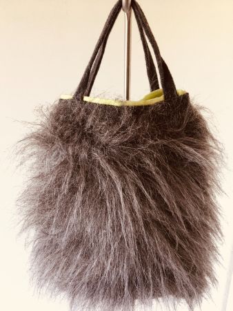 witzige Kunstfelltasche