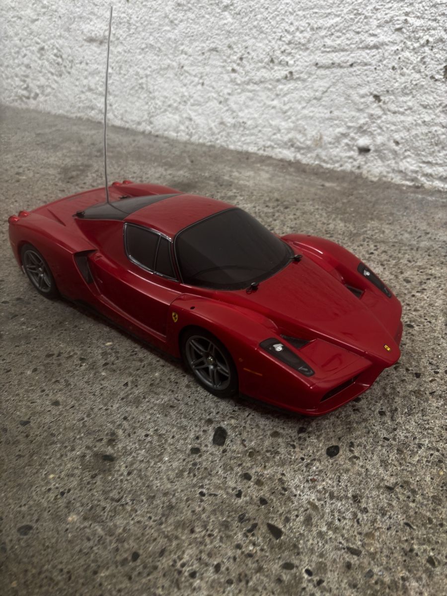 Ferrari Modellini d'auto: RC Ferrari Enzo Modellauto ca. 1:10  – Usato da Zürich venduto da Dodola 1