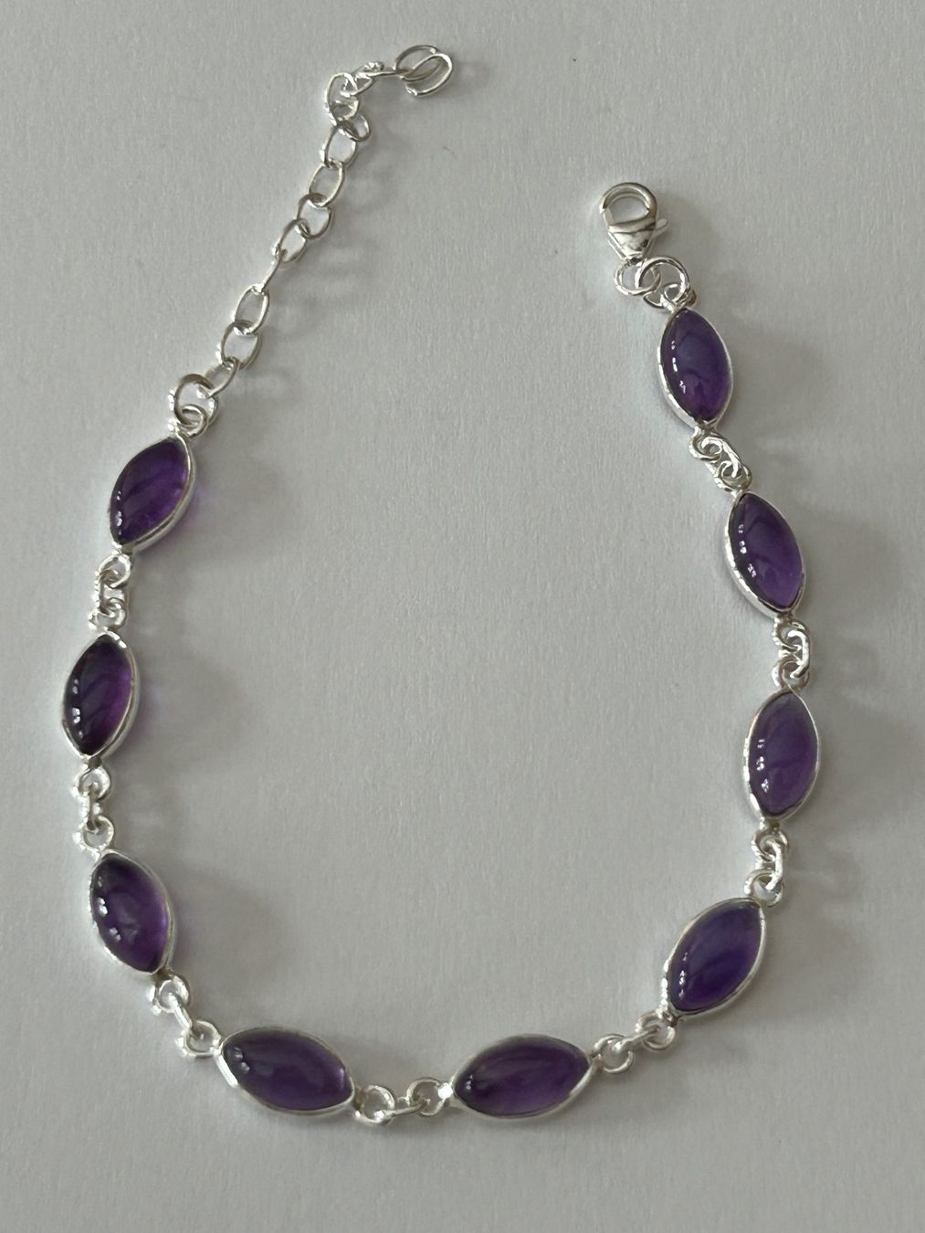 Armbänder & -reifen: Armband aus Sterling Silber mit Amethyst Steinen – Neu und originalverpackt aus Innertkirchen von Glatthard-Interior 3