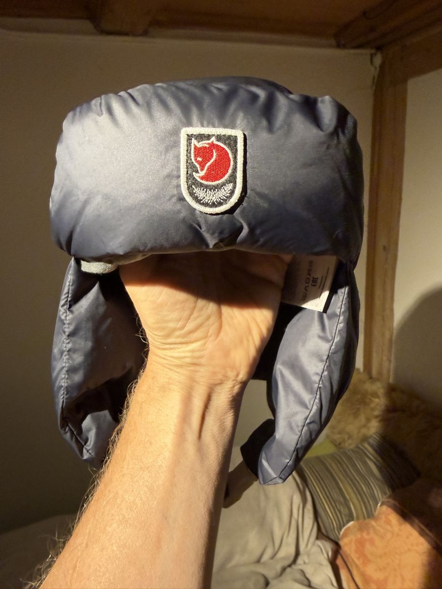 Fjällräven Copricapi, berretti & cappellini: Fjällräven Daunenmütze – Usato da Lützelflüh-Goldbach venduto da Wurschdsalat 1
