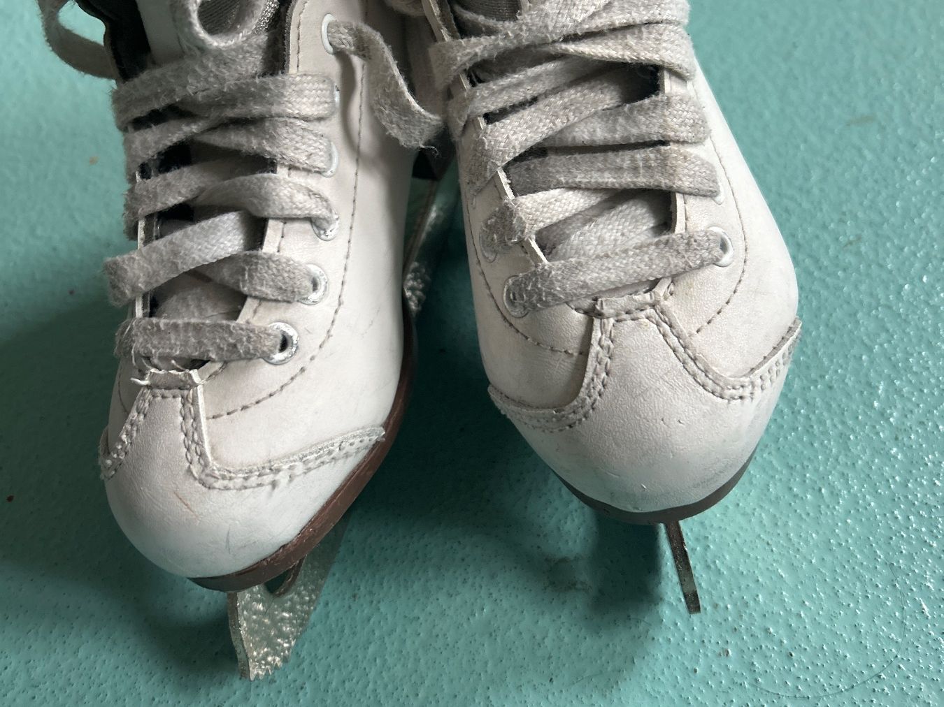 Patins à glace: Schlittschuhe Gr 28 – D'occasion à Langenthal par Otis8038 2